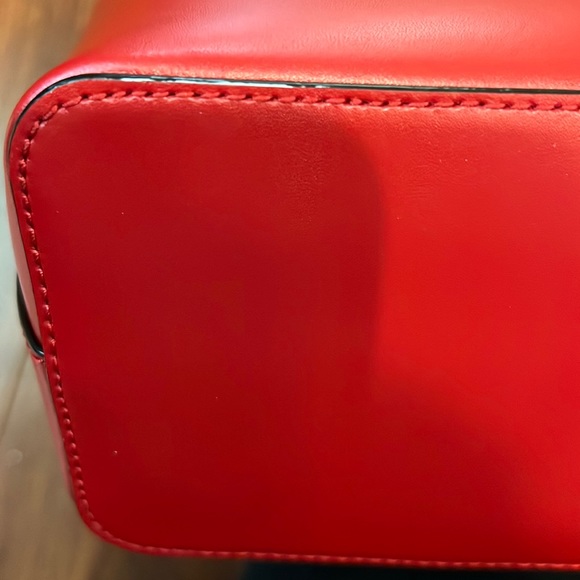 Excellent Condition Kate Spade Tori Sawyer Street Pillboxred Handbag - Picture 8 of 9